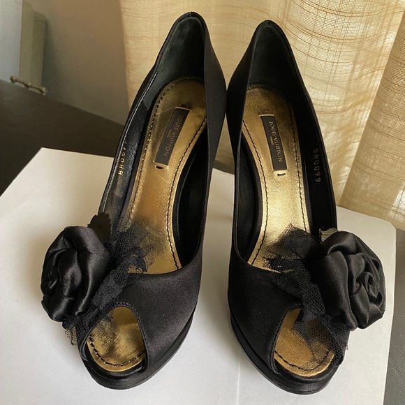 Louis Vuitton black satin open toe heels pumps slip ons 34.5 FLOWER ACCENT LV - Picture 3 of 11